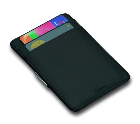 <p><span style="font-size: large;">Калъф за кредитни карти и клипс за банкноти GIORGIO</span>
<p><strong>Материал</strong>: кожа, полирана неръждаема стомана
<p><strong>Размер:</strong> 11 х 7  см
<p><strong><em>Design: Flip Design</em></strong><br />Марка: PHILIPPI <br />Модел: PH 157001<br />Доставка: 2-4 работни дни<br />Гаранция: 2 години