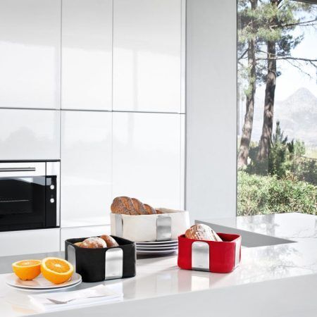 <p><span style="font-size: medium;"><strong>Панер за хляб DESA - L размер </strong></span>
<li><strong>Височина:</strong> 10.5 см
<li><strong>Размер:</strong> 25.5 х 25.5 см
<li><strong>Материал:</strong> матирана неръждаема стомана, плат
<li><strong>Цвят: </strong>зелен
<li><strong>Производител:</strong> BLOMUS, Германия <p><em><strong>DESIGN: Flöz Design</strong></em></p><br />Марка: BLOMUS <br />Модел: BLOMUS 63457<br />Доставка: 2-4 работни дни<br />Гаранция: 2 години