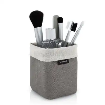 <p><span style="font-size: small;"><strong>BLOMUS Двулицев текстилен панер за съхранение ARA - S размер<br /></strong></span> • <strong>Височина</strong>: 12 см<br /> • <strong>Размери:</strong> 9 х 9 см<br />• <strong>Цвят: </strong>пясъчно и кафяво<br /> •<strong> Материал:</strong> синтетичен плат (Третон)<br /> • <strong>Производител: </strong>BLOMUS, Германия <br /><br /></p><br />Марка: BLOMUS <br />Модел: BLOMUS 68896<br />Доставка: 2-4 работни дни<br />Гаранция: 2 години