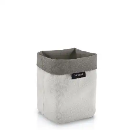 <p><span style="font-size: small;"><strong>BLOMUS Двулицев текстилен панер за съхранение ARA - S размер<br /></strong></span> • <strong>Височина</strong>: 12 см<br /> • <strong>Размери:</strong> 9 х 9 см<br />• <strong>Цвят: </strong>пясъчно и кафяво<br /> •<strong> Материал:</strong> синтетичен плат (Третон)<br /> • <strong>Производител: </strong>BLOMUS, Германия <br /><br /></p><br />Марка: BLOMUS <br />Модел: BLOMUS 68896<br />Доставка: 2-4 работни дни<br />Гаранция: 2 години