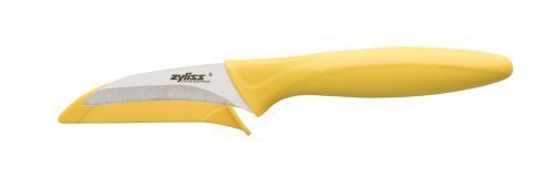 <p><strong>ZYLISS  Комплект ножове  - 6 части</strong></p>
<p><strong>• Материал: Стомана, пластмаса<br />• Комплектът съдържа:</strong><br /> - Нож на майстора - 19 см. - черна дръжка<br /> - Сантоку нож  - 18 см. - лилава дръжка<br /> - Универсален нож  - 14 см. - зелена дръжка<br /> - Нож с назъбено острие  - 10 см. - червена дръжка<br /> - Нож за плодове и зеленчуци - 9 см. - оранжева дръжка <br /> - Нож за белене - 7 см. - жълта дръжка<br /> - Протектори за съхранение<br /><strong><strong><strong><strong><strong>Производител: ZYLISS / Швейцария </strong></strong></strong></strong></strong></p>
<p><strong><strong><strong><strong><strong><span style="color: #ff0000;"><strong>ВНИМАНИЕ!!! </strong><strong>ПАЗЕТЕ ОТ ДЕЦА!!!</strong></span><br /><br /></strong></strong></strong></strong></strong></p><br />Марка: ZYLISS <br />Модел: ZYLISS 920144<br />Доставка: 2-4 работни дни<br />Гаранция: 2 години