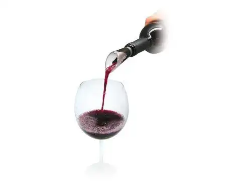 <br /><hr><br /><p>Паралелно с ръста на културата в консумацията на вино разцъфтява и културата на аксесоарите, които не само допълват този приятен процес, но и придобиват статут на истинско украшение на масата.</p><p>Накрайникът за наливане е един от необходимите аксесоари.Поставя се директно в гърлото на бутилката с вино, което прави процеса на разливане по чашите много по-лесен и чист. А филтърът отделя утайката (за някои вина) от питието, годно за консумация.</p>