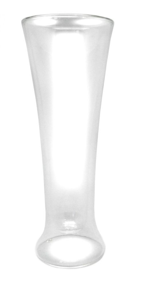 <br /><hr><br /><p>Двустенната чаша за бира на Vin Bouquet е изработена от боросиликатно стъкло – един от най-хигиеничните и лесни за почистване материали, който не отделя никакви вещества или миризми в храните и напитките. Освен това е леко и деликатно, но все пак достатъчно здраво за нуждите на всекидневния живот.</p><p>Благодарение на изолационния ефект на въздуха между двата слоя стъкло, бирата в нея остава студена много по-дълго време. Чашата елиминира и един от най-големите недостатъци на пиенето от бутилка – ръката ти замръзва, бирата се стопля, бутилката се изпотява и започва да се хлъзга.</p><p>Идеалната компания за съботния бридж-белот, следобедния мач по телевизията, петъчното парти или летния обяд в градината.</p>