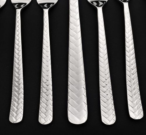 <br /><hr><br /><p><span style="font-size: small;"><strong>HERDMAR Комплект прибори за торта “STRAW“- 7 части </strong></span><br />• Изработени от неръждаема стомана <br />• Подходящи за почистване в съдомиялна машина. <br /> <span style="text-decoration: underline;"><strong>Комплектът включва:</strong></span> <br />• Вилица за торта: 6 бр.<br /> - дължина: 14,2 см<br /> - тегло: 18 гр<br />• Лопатка за сервиране: 1 бр.<br /> - дължина: 25,5 см<br /> - тегло: 67 гр<br /><strong>ПРОИЗВОДИТЕЛ: HERDMAR / Португалия</strong></p><br />Марка: HERDMAR <br />Модел: Herdmar 109-5019-0117-010-0000<br />Доставка: 2-4 работни дни<br />Гаранция: 2 години