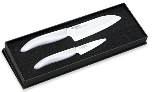 <br /><hr><br /><p>Остриетата на ножовете и приборите Kyocera са произведени от специално създаден керамичен материал, съдържащ цирконий.</p>
<p>В сравнение с конвенционалните ножове, изработени от стомана, ножовете Kyocera имат революционни характеристики: те са по-твърди от всички съществуващи режещи инструменти, с изключение на диамантените, а материалът, от който са направени, е много по-лек от стоманата.</p>
<p>Те се износват много по-трудно и запазват остротата си значително по-дълго време, отколкото остриетата на други ножове и прибори от висок клас.</p>
<p>С керамичен нож всички видове храни се разрязват без усилие, а изключително гладката повърхност прави остриетата по-хигиенични и допринася за по-лесното им почистване.</p>
<p>Добре известно е, че керамиката е материал, който не корозира и е устойчив на киселини и основи, което допълнително удължава живота на ножовете и същевременно изключва вероятността за промяна вкуса на приготвяната храна.</p>
<p>Предимствата на ножовете и приборите от керамика не се изчерпват само с това – превъзходните им качества позволяват на техните щастливи собственици да ги почистват и мият в миялни машини.</p>
<p>Различията между остриетата от бяла и черна керамика : Черното острие минава през допълнително изпичане, наречено "гореща изостатична преса" ("hot isostatic press"), следствие на което се получава по-голяма плътност между керамичните молекули и съответно по-твърдо острие - около 30% по-твърдо, в сравнение с белите.</p>
<p><strong>ВНИМАНИЕ: </strong>Разбира се, за работа с такъв тип ножове и прибори, както и за тяхната поддръжка, има изисквания и препоръки на производителя, които следва да се спазват.</p>
<p> - При работа с керамичен нож Kyocera използвайте само дървена или силиконова/пластмасова дъска за рязане;</p>
<p> - Избягвайте да режете много твърди и замразени храни, както и храни, съдържащи костолки или твърди семена;</p>
<p> - Не режете кокали;</p>
<p> - Не използвайте керамичните ножове за отваряне на консерви, буркани и/или бутилки;</p>
<p> - Не огъвайте, не дълбайте и не откъртвайте с керамичните ножове;</p>
<p> - не използвайте ножовете под ъгъл, различен от 90°.</p>
<p>
<object width="600" height="350" data="https://www.youtube.com/v/SdcJpjEO08o" type="application/x-shockwave-flash">
<param name="data" value="https://www.youtube.com/v/SdcJpjEO08o" />
<param name="src" value="https://www.youtube.com/v/SdcJpjEO08o" />
</object>
</p>
<p>
<object width="600" height="350" data="https://www.youtube.com/v/nHTZj2S-Ozk" type="application/x-shockwave-flash">
<param name="data" value="https://www.youtube.com/v/nHTZj2S-Ozk" />
<param name="src" value="https://www.youtube.com/v/nHTZj2S-Ozk" />
</object>
</p>
<p>
<object width="600" height="350" data="https://www.youtube.com/v/G-zV_vC3JuA" type="application/x-shockwave-flash">
<param name="data" value="https://www.youtube.com/v/G-zV_vC3JuA" />
<param name="src" value="https://www.youtube.com/v/G-zV_vC3JuA" />
</object>
</p>