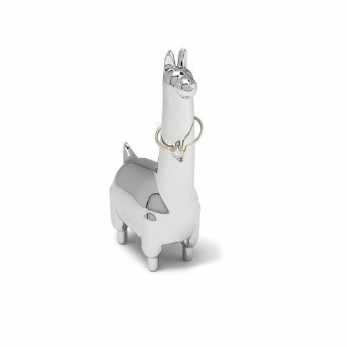 <p><strong>UMBRA Поставка за пръстени “ZOOLA LLAMA“ - лама<br /></strong><strong>• Цвят: </strong>Хром<br />• <strong>Размери: </strong>4,4 х 3,8 х 7,6 см<br />• <strong>Материал: </strong>Метал<br /><strong>Производител: UMBRA / Канада<br /></strong><strong><em>Design: Jenny Sun</em></strong></p><br />Марка: Umbra HK Limited <br />Модел: UMBRA 1012673-158<br />Доставка: 2-4 работни дни<br />Гаранция: 2 години