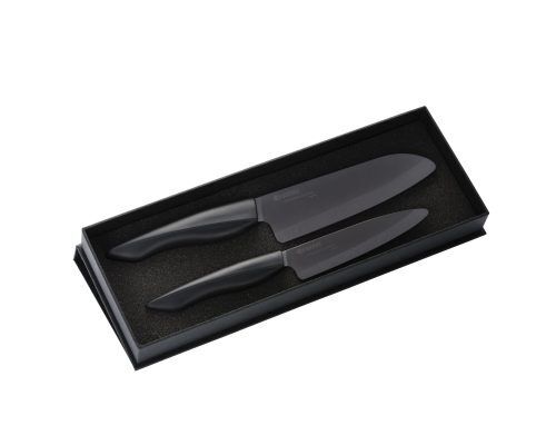 <br /><hr><br /><p>Остриетата на ножовете и приборите Kyocera са произведени от специално създаден керамичен материал, съдържащ цирконий.</p>
<p>В сравнение с конвенционалните ножове, изработени от стомана, ножовете Kyocera имат революционни характеристики: те са по-твърди от всички съществуващи режещи инструменти, с изключение на диамантените, а материалът, от който са направени, е много по-лек от стоманата.</p>
<p>Те се износват много по-трудно и запазват остротата си значително по-дълго време, отколкото остриетата на други ножове и прибори от висок клас.</p>
<p>С керамичен нож всички видове храни се разрязват без усилие, а изключително гладката повърхност прави остриетата по-хигиенични и допринася за по-лесното им почистване.</p>
<p>Добре известно е, че керамиката е материал, който не корозира и е устойчив на киселини и основи, което допълнително удължава живота на ножовете и същевременно изключва вероятността за промяна вкуса на приготвяната храна.</p>
<p>Предимствата на ножовете и приборите от керамика не се изчерпват само с това – превъзходните им качества позволяват на техните щастливи собственици да ги почистват и мият в миялни машини.</p>
<p>Различията между остриетата от бяла и черна керамика : Черното острие минава през допълнително изпичане, наречено "гореща изостатична преса" ("hot isostatic press"), следствие на което се получава по-голяма плътност между керамичните молекули и съответно по-твърдо острие - около 30% по-твърдо, в сравнение с белите.</p>
<p><strong>ВНИМАНИЕ: </strong>Разбира се, за работа с такъв тип ножове и прибори, както и за тяхната поддръжка, има изисквания и препоръки на производителя, които следва да се спазват.</p>
<p> - При работа с керамичен нож Kyocera използвайте само дървена или силиконова/пластмасова дъска за рязане;</p>
<p> - Избягвайте да режете много твърди и замразени храни, както и храни, съдържащи костолки или твърди семена;</p>
<p> - Не режете кокали;</p>
<p> - Не използвайте керамичните ножове за отваряне на консерви, буркани и/или бутилки;</p>
<p> - Не огъвайте, не дълбайте и не откъртвайте с керамичните ножове;</p>
<p> - не използвайте ножовете под ъгъл, различен от 90°.</p>
<p>
<object width="600" height="350" data="https://www.youtube.com/v/SdcJpjEO08o" type="application/x-shockwave-flash">
<param name="data" value="https://www.youtube.com/v/SdcJpjEO08o" />
<param name="src" value="https://www.youtube.com/v/SdcJpjEO08o" />
</object>
</p>
<p>
<object width="600" height="350" data="https://www.youtube.com/v/nHTZj2S-Ozk" type="application/x-shockwave-flash">
<param name="data" value="https://www.youtube.com/v/nHTZj2S-Ozk" />
<param name="src" value="https://www.youtube.com/v/nHTZj2S-Ozk" />
</object>
</p>
<p>
<object width="600" height="350" data="https://www.youtube.com/v/G-zV_vC3JuA" type="application/x-shockwave-flash">
<param name="data" value="https://www.youtube.com/v/G-zV_vC3JuA" />
<param name="src" value="https://www.youtube.com/v/G-zV_vC3JuA" />
</object>
</p>