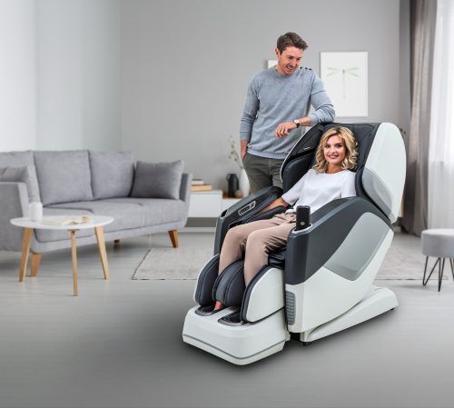 <p><span style="font-size: medium;"><strong>CASADA Масажен стол "AURA" с антистрес система Braintronics® - цвят черен/сив</strong></span> <br /><span style="text-decoration: underline;"><strong>Технически характеристики:<br /></strong></span><strong>• Размери в изправено положение:</strong> 155 х 81 х 122 см <br /><strong>• Размери в хоризонтално положение: </strong>202 х 81 х 102 см<br /><strong>• Тегло: </strong>111 кг <br /><strong>• Напрежение: </strong>220-240V 50/60 Hz <br /><strong>• Номинална мощност:</strong> 250 W <br /><strong>• Цвят:</strong> бяло/ сиво<br /><strong>• Оперативно време:</strong> 20 мин<br /><strong>• Време Braintronics® :</strong> 21 мин<br />• <strong>Дистанционно управление</strong><br /><strong>• Панел за бързо стартиране</strong><br /><strong>• Braintronics® система<br />• Таймер: </strong>5 ÷ 40 минути<br />• <strong>Брой масажни ролки на гърба:</strong> 4 ( Smart 4D с нагряване)<br />• <strong>Брой масажни ролки на стъпалото:</strong> 6<br />• <strong>Брой автоматични програми:</strong> 16<br /><strong>• Брой индивидуални програми: </strong>23<br />• <strong>Индивидуални настройки за масаж<br />• Вибрационене масаж<br />• Свързване на смартфон ( Bluetooth)<br />• Вградени високоговорители<br />• Максимално тегло на потребителя: </strong>120 кг<strong><br />• Максимална височина на потребителя:</strong> 200 см<strong><br />• Гаранция: 24 месеца<br />• Опция (срещу заплащане) за удължена 5 годишна гаранция<br /></strong></p>
<p><span style="color: #ff0000;"><strong><br />*HI-FI Слушалките, не са включени в комплекта</strong></span></p>
<p><br /><strong><span style="font-size: small;"><span style="font-size: medium;">Производител: CASADA / Германия </span><br /></span></strong><strong><span style="text-decoration: underline;"><span style="font-size: medium;"><br />Сертификати:</span></span><br /></strong><img src="{{media url="/alphasonic_image16.jpg"}}" alt="" width="130" /><br /><br /><br /><span><strong>Ръководство за потребителя</strong> ( </span><span style="color: #ff0000;"><strong>Виж. ПРИКАЧЕНИ ФАЙЛОВЕ </strong></span><span>)</span></p><br />Марка: CASADA <br />Модел: CMS - 553<br />Доставка: 2-4 работни дни<br />Гаранция: 2 години