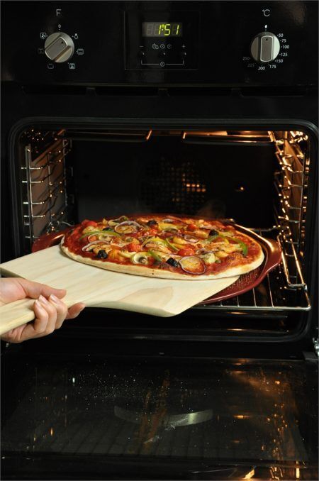 <br /><hr><br /><p><strong>EMILE HENRY Керамична плоча за пица "MEDIUM RIDGED PIZZA STONE" </strong> <br />• <strong>Ръчно изработена от 100% естествени материали<br />• Устойчива на температури: </strong>- 20º С до + 450º С<strong><br />• Равномерно разпределение на топлината<br />• Задържа топлината на ястието по-дълго от обикновените съдове<br />• Висока устойчивост на надраскване <br /></strong>• <strong>Материал: <span style="color: #ff0000;">BBQ Ceramic®</span> </strong><br />• <strong>Размери:</strong> Ø 33,8 х 2,8 см (h)<br />•<strong> Тегло: </strong>1,59 кг<br />• <strong>Размери на опаковката:</strong> 39 х 38,5 х 7,2 см (ДхШхВ)<br />• <strong>Тегло с опаковката:</strong> 2,2 кг<br />• <strong>Цвят: </strong>червен <br /><strong>• Подходяща за: </strong>барбекю (газ или дървени въглища)<strong> / </strong>фурна / микровълнова фурна / съдомиялна машина<br /><strong>Производител: EMILE HENRY / Франция</strong></p><br />Марка: Emile Henry <br />Модел: EH 7612-34<br />Доставка: 2-4 работни дни<br />Гаранция: 2 години