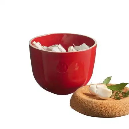 <p><strong>EMILE HENRY Керамичен канистер за чесън с капак "GARLIC POT"</strong> <br />• <strong>Ръчно изработена от 100% естествени материали<br /></strong><strong>• Висока устойчивост на надраскване <br /></strong>• <strong>Материал: </strong>керамика, корк<br />• <strong>Без съдържание на олово, кадмий и никел</strong><br />• <strong>Външен размер:</strong> 14,5 х 13,5 см (ДхВ)<br />• <strong>Вътрешен размер: </strong>13,3 х 10,4 см (ДхВ)<strong><br /></strong>• <strong>Вместимост:</strong> 0,94 л<br />• <strong>Тегло:</strong> 0,69 кг<br />• <strong>Размери на опаковката:</strong> 15 х 15 х 14,3 см (ДхШхВ)<br />• <strong>Тегло с опаковката:</strong> 0,79 кг<br />• <strong>Цвят:</strong> екрю<br /><strong>• Керамичната част е подходяща за почистване в съдомиялна машина</strong><br /><strong>Производител: EMILE HENRY / Франция</strong></p><br />Марка: Emile Henry <br />Модел: EH 8763-02<br />Доставка: 2-4 работни дни<br />Гаранция: 2 години