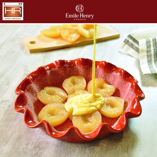 <br /><hr><br /><p>Керамичната форма за пай е идеална за всички Ваши сладки плодови десерти.<br /> Както при всички продукти на EMILE HENRY, тя може да се използва във фурна, микровълнова, фризер и съдомиялна машина.</p>