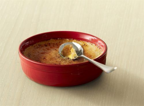 <br /><hr><br /><p>Керамичните купички за крем брюле имат идеално равна повърхност и диаметър 12 см, идеални за приготвяне на кремове и различни десерти.<br />Дали за запичане на козе сирене с мед или домат с моцарела ( вкусни предястия) или традиционното крем брюле, всеки път ще получите перфектен резултат.<br />Всички продукти на Emile Henry са произведени във Франция.</p>