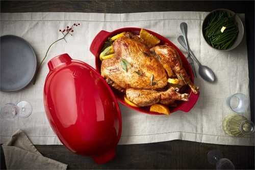 <br /><hr><br /><p>Независимо дали става въпрос за пуйка, пиле или агнешко бутче, "LARGE ROASTER" на EMILE HENRY позволява перфектно готвене на едри домашни птици или друго месо до 5 кг и то без да замърсявате вашата фурна!<br /> Уникалната му форма осигурява отлична топлинна дифузия по време на готвене: месото остава нежно и сочно, а кожата става златиста и хрупкава. Изключително лесна и удобна за употреба, просто поставете печеното директно в центъра на формата, евентуално върху легло с зеленчуци или картофи. Затворете капака и поставете във фурната. <br /> Месото ще бъде перфектно изпечено, а зеленчуците ще се стопят в устата ви!</p><p><object width="600" height="350" data="https://www.youtube.com/v/XjWnCpfbeAI" type="application/x-shockwave-flash"><param name="data" value="https://www.youtube.com/v/XjWnCpfbeAI" /><param name="src" value="https://www.youtube.com/v/XjWnCpfbeAI" /></object></p><p><br /><br /></p><p><img src="{{media url="/file_16.jpg"}}" alt="" width="600" /></p>