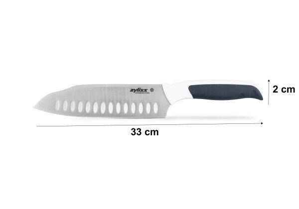 <br /><hr><br /><p>Ножът Santoku от серията Comfort на Zyliss има вдлъбнатини по цялата дължина на острието, които не позволяват на храната да залепва по него. Специално е разработен за продукти, които са трудни за рязане. Здравото острие от японска стомана ще разреже с лекота всякакви твърди зеленчуци.</p><p>Това е нож, който е създаден, за да отговаря на изискванията на готвача!</p><p>Ергономичната дръжка е проектирана за максимален комфорт при ежедневна употреба. Тя стои удобно в ръката, което позволява здрав и стабилен захват дори при продължителна употреба.</p><p>Всеки нож има точки за контрол по време на рязане. В основата на острието, при дръжката, е точка за палеца на режещата ръка, която осигурява лесно направляване на ножа, баланс и контрол по време на работа. Точката в горната част на острието е за помощ от свободната ръка, за по-добър контрол при прецизно рязане.</p><p>Всички ножове се предлагат с предпазител за безопасно съхранение и за защита на острието, когато не се използват.</p><p><object width="600" height="350" data="https://www.youtube.com/v/H6zfZ4fjZ7A" type="application/x-shockwave-flash"><param name="src" value="https://www.youtube.com/v/H6zfZ4fjZ7A" /></object></p>