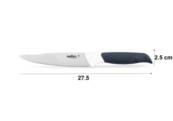 <br /><hr><br /><p>Универсалният нож Slim с острие с дължина 13 см. е лесен за използване – има перфектния размер за ежедневното приготвяне на храна. Тесният профил на острието се плъзга изключително лесно през почти всички хранителни продукти.</p><p>Ергономичната дръжка е проектирана за максимален комфорт при ежедневна употреба. Тя стои удобно в ръката, което позволява здрав и стабилен захват дори при продължителна употреба.</p><p>Всеки нож има точки за контрол по време на рязане. В основата на острието, при дръжката, е точка за палеца на режещата ръка, която осигурява лесно направляване на ножа, баланс и контрол по време на работа. Точката в горната част на острието е за помощ от свободната ръка, за по-добър контрол при прецизно рязане.</p><p>Всички ножове се предлагат с предпазител за безопасно съхранение и за защита на острието, когато не се използват.</p><p><object width="600" height="350" data="https://www.youtube.com/v/H6zfZ4fjZ7A" type="application/x-shockwave-flash"><param name="src" value="https://www.youtube.com/v/H6zfZ4fjZ7A" /></object></p>