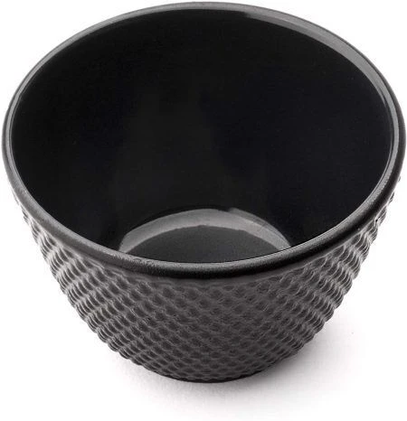 <p><strong>BREDEMEIJER Комплект от от 2бр чугунени чаши за чай “Jang“ <br /></strong><strong>• Размери:</strong> Ø 7,8 х 5,3 см <br />• <strong>Вместимост на 1 чаша:</strong> 80 мл<br /><strong>• Цвят: </strong>черен<br /><strong>• Материал: </strong>чугун<br />• <strong>Тегло: </strong>0,512 кг<br />• <strong>Подходящи за миене в съдомиялна машина</strong><br />•<strong> Бранд: BREDEMEIJER</strong><br /><strong> Производител: Bredemeijer Group / Нидерландия </strong></p><br />Марка: Bredemaijer Group <br />Модел: BR 004Z<br />Доставка: 2-4 работни дни<br />Гаранция: 2 години