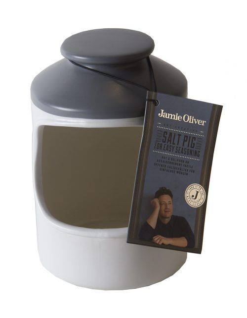 <br /><hr><br /><p>Този стилен керамичен канистер за сол на Jamie Oliver прави подправянето лесно и изглежда страхотно във всяка кухня. <br />Изработено от лъскава керамика, този канистер е проектиран да се държи на работния плот, така че винаги да имате подръка любимата си сол. Изключително големият отвор ви позволява лесно да вземете съдържанието, докато готвите. Побира 250 гр сол.<strong><span style="text-decoration: underline;"><br />Почистване на канистера за сол:</span><br /></strong>Можете да го миете в съдомиялна машина.<br /><img style="font-weight: bold;" src="{{media url="/Chocolate_Cake_21_LR_-_Copy_1.jpg"}}" alt="" width="600" /></p><p><strong> </strong></p><p><strong><br /><em>Джейми Оливър</em> </strong>е феномен в световната кухня. Като един от най-обичаните готвачи в света той продължава да се радва на успехи в телевизията и в издателската дейност, като 35 телевизионни заглавия се излъчват в 182 страни и до момента е продал повече от 44 милиона книги. <br /><strong><em>Джейми Оливър</em></strong> вдъхновява хората да прекарват повече време, наслаждавайки се на готвене на вкусна храна от пресни съставки. <br /><br /><strong><em>DKB Household </em></strong>е един от най-дългогодишните лицензирани партньори на<strong><em> Джейми Оливър:</em></strong>:<br /> <br />"Заедно правим висококачествени и красиви кухненски аксесоари. Всеки продукт, създаден под марката <strong>"Jamie Oliver"</strong>, е тестван и одобрен лично от <strong>Джейми</strong>, за да ви гарантираме, че получавате само най-добрите продукти".</p>