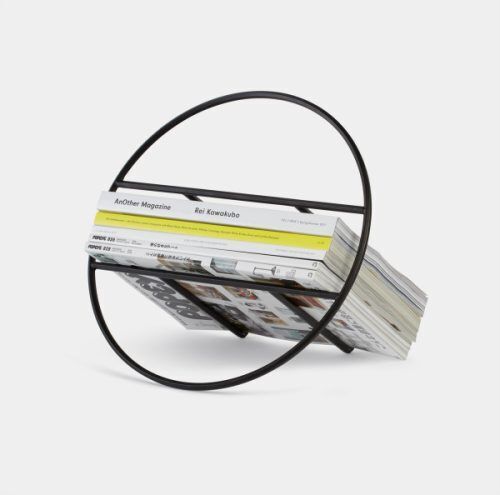 <br /><hr><br /><p>Организирайте книги и списания със стойката за списания Umbra Shift Hoop, произведена с модерен кръгъл дизайн в черен цвят.</p><p>Съвременният кръгъл дизайн изглежда страхотно и допълва интериора във всеки модерен дом.</p>