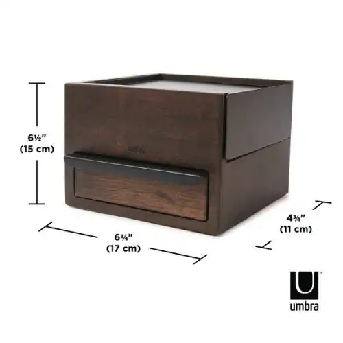 <br /><hr><br /><p>Кутия за бижута Umbra Stowit Mini Design - модерна кутия за бижута със затворени отделения за пръстени, гривни, часовници, колиета, обеци и аксесоари</p><p>Използвайте Umbra Stowit Mini Design, за да съхранявате любимите си бижута и аксесоари. Всяко от чекмеджетата е покрито с подплата, така че Вашите бижута да не се плъзгат и да не се повредят. Елегантният и модерен дизайн на Umbra Stowit Mini Design гарантирано ще украсява всеки скрин, нощно шкафче и бюро. На каквато и повърхност да поставите Umbra Stowit Mini Design, гумените ѝ крачета ще я предпазват от надраскване и няма да позволяват на кутията да се движи при отваряне на чекмеджетата.</p><p>Umbra Stowit Mini Design има чекмеджета с различни размери и скрити отделения за бижута за бижута и други аксесоари.</p><p>Вашите бижута се съхраняват безопасно в умело скритите отделения за бижута.</p><p><object width="620" height="350" data="https://www.youtube.com/v/-9k0IaKOIAY" type="application/x-shockwave-flash"><param name="src" value="https://www.youtube.com/v/-9k0IaKOIAY" /></object></p><p><object width="620" height="350" data="https://www.youtube.com/v/ZXoyH1-E-2w&feature" type="application/x-shockwave-flash"><param name="src" value="https://www.youtube.com/v/ZXoyH1-E-2w&feature" /></object></p>