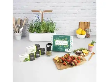 <p><strong>VERITABLE Подаръчен сет “HERBES DE PROVENCE“ с 4 бр. пълнители Lingot® и мелничка</strong><br /><strong>• Комплектът съдържа:</strong><br /><strong> - </strong><a title="мащерка" href="https://www.vip-giftshop.com/lingotr-thyme-organic-mascherka.html" target="_blank">Мащерка</a><strong><br /></strong> - <a title="риган" href="https://www.vip-giftshop.com/lingotr-oregano-organic-rigan.html" target="_blank">Риган</a><br /><strong> - </strong><a title="розмарин" href="https://www.vip-giftshop.com/lingotr-rosemary-rozmarin.html" target="_blank">Розмарин</a><strong><br /></strong> - <a title="чубрица" href="https://www.vip-giftshop.com/lingotr-savory-organic-chubrica.html" target="_blank">Чубрица</a><br /> - Мелничка <strong>CrushGrind Véritable® </strong><br /><strong>• Органични семена<br /></strong><strong>• 100 % биоразградим<br /></strong><strong>• 100 % компостируем<br /></strong><strong>• Състав: 70% кокосов торф; 30% торф; тор; семена;<br /></strong><strong>• НЕ СЪДЪРЖА ПЕСТИЦИДИ!<br /></strong><strong>• НЕ СЪДЪРЖА ГМО!<br /></strong><strong>За употреба с домашни градини VERITABLE®<br /></strong><strong>Производител: VERITABLE® / Франция<br /></strong><strong>Инструкции за отглеждане:</strong> <span style="color: #ff0000;">(Виж. ПРИКАЧЕНИ ФАЙЛОВЕ)</span></p><br />Марка: VERITABLE <br />Модел: KIT-HERPLING-EU-72<br />Доставка: 2-4 работни дни<br />Гаранция: 2 години