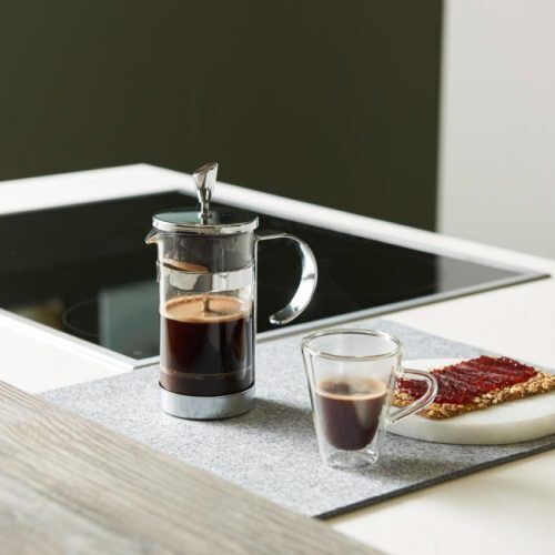 <br /><hr><br /><p><span>Добавете смляното кафе, залейте го с гореща вода, изчакайте няколко минути, след това натиснете бавно пресата надолу и се насладете на вкусното и ароматно кафе. </span><span>Пресата е изработена от стъкло и полирана неръждаема стомана. </span><span>Стъклото може лесно да се извади и да се мие в съдомиялна машина.</span><br /><br /></p>