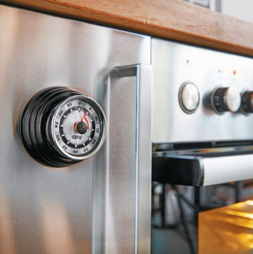 <br /><hr><br />Механичният RETRO таймер ще ви напомни за края на времето за готвене, печене или накисване! Може да се настрои до 60 минути - и винаги е на разположение, защото с помощта на магнит на гърба може да се постави на вратата на хладилника или на аспиратора.