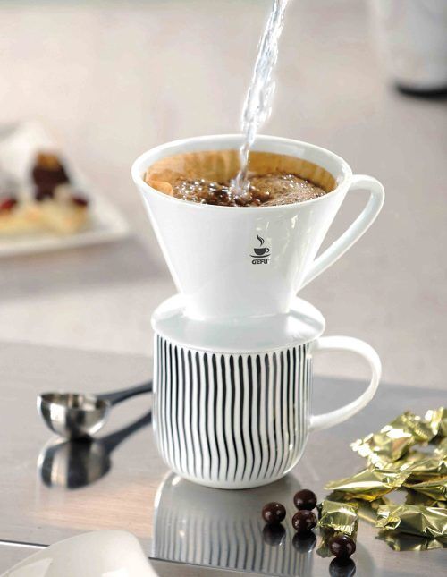 <br /><hr><br /><p>Кафе, приготвено на ръка: Филтърът за кафе, размер 101 в класически дизайн е идеален за по-малки количества ароматна топла напитка.<br /> Може да се използва за приготвяне на 2 до 4 кафени чаши  - идеалното количество за малки домакинства.</p>