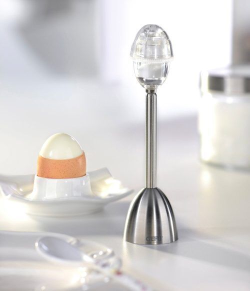 <br /><hr><br /><p>Поставете прибора върху яйцето (рохко или твърдо сварено). Издърпайте топчето на върха и го оставете да се върне в изходна позиция, за да образува пукнатина на яйцето. Махнете черупката, ако е необходимо. С вградена солничка. Изработен от неръждаема стомана и висококачествена пластамаса. Дължина: 16см.  </p>