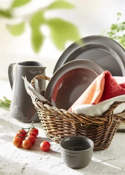 <p><span style="color: #000000;"><strong>EMILE HENRY Керамична дълбока чиния "SOUP BOWL" - 1 бр</strong> </span><br /><span style="color: #000000;"><strong>• Ръчно изработена от 100% естествени материали </strong></span><br /><span style="color: #000000;"><strong>• Устойчива на температури: </strong>- 20º С до + 270º С </span><br /><span style="color: #000000;"><strong>• Висока устойчивост на надраскване </strong></span><br /><span style="color: #000000;"><strong> • Материал:<span style="color: #ff0000;"> HR® Ceramic (High Resistance)</span> / </strong>Високо устойчива керамика <strong>/ </strong></span><br /><span style="color: #000000;"><strong> • Без съдържание на олово, кадмий и никел </strong></span><br /><span style="color: #000000;"><strong> • Външен размер: </strong>Ø 22,2 х 3,8 см (h) </span><br /><span style="color: #000000;"><strong>• Вътрешен размер: </strong>Ø 17 х 3 см (h)</span><br /><span style="color: #000000;"><strong> • Тегло: </strong>0,55 кг</span><br /><span style="color: #000000;"><strong> • Цвят: </strong>синьо-зелен</span><br /><span style="color: #000000;"><strong> • Подходяща за: </strong>фурна / микровълнова фурна / фризер / съдомиялна машина</span><br /><span style="color: #000000;"><strong> Производител: EMILE HENRY / Франция</strong></span></p><br />Марка: Emile Henry <br />Модел: EH 8871-97<br />Доставка: 2-4 работни дни<br />Гаранция: 2 години
