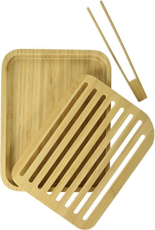 <br /><hr><br /><p>Комплектът от Pebbly бамбукова дъска за хляб и бамбукова щипка е идеалният помощник за закуска. Пригответе сандвичите си, препечете ги и ги сервирайте, без да се изгорите, благодарение на бамбуковата щипка от Pebbly! Практичен, естетичен и устойчив, този комплект може да Ви помага всеки ден.</p>