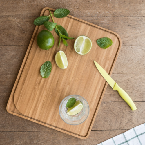 <br /><hr><br /><p><span>Дъската от естествен бамбук Pebbly Ви може да се използва в кухнята както за приготвяне на любимите Ви рецепти, така и за сервиране на маса и презентиране на Вашите кулинарни творения.</span><br /><br /></p>