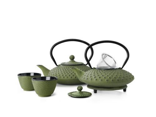 <br /><hr><br /><p><span>Xilin обединява елегантност с японски дизайн. </span><span>Този чугунен чайник от Bredemeijer® със своята структура с шипове се предлага в цветовете зелено и синьо, като и двата се предлагат във версии от 0,8 или 1,2 литра. </span><span>Включен е филтър за чай от неръждаема стомана. </span><span>Комплектът може да се допълни със съответните чаши за чай и стойка!</span><br /><br /></p>