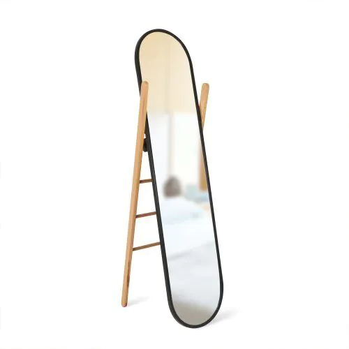 <br /><hr><br /><p>Hub Floor Mirror е тоалетно огледало с дължина до пода, което служи и като органайзер за съхранение на дрехи, кърпи, спално бельо и различни аксесоари. Изработен от масивно буково дърво в естествен цвят с огледало в черна гумена рамка, Hub е функционален за различни пространства, благодарение на компактния си размер и елегантния си дизайн.</p>