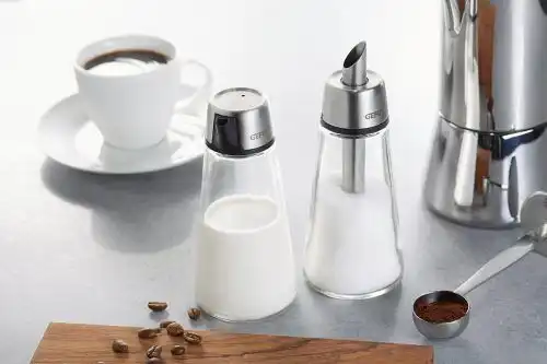 <br /><hr><br /><p>Благодарение на вечния елегантен конусовиден дизайн, комплектът за захар и сметана на GEFU ще стои елегантно на всяка маса и ще Ви помогне да си приготвите идеалното кафе.</p>