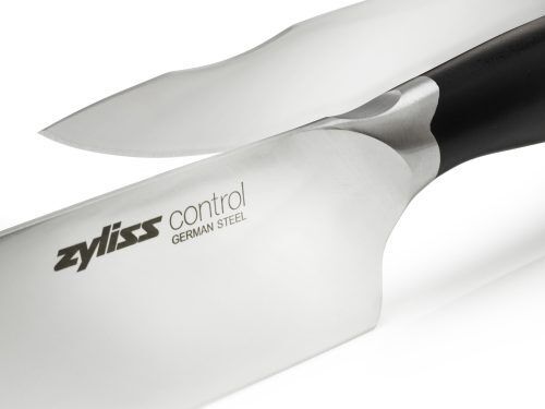 <p><span style="font-size: small;"><strong>ZYLISS Нож на майстора - 20 см.- серия "ZYLISS CONTROL" <br /></strong></span>• <strong>Материал: </strong>немска неръждаема стомана <br /><span style="font-size: small;"><em><strong>Можете да миете ножа в съдомиялна машина.<br /></strong></em></span><strong style="color: #ff0000; font-size: medium;">ВНИМАНИЕ!!! </strong><strong style="color: #ff0000; font-size: medium;">ПАЗЕТЕ ОТ ДЕЦА!!!</strong></p><br />Марка: ZYLISS <br />Модел: ZYLISS 920182<br />Доставка: 2-4 работни дни<br />Гаранция: 2 години