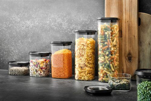 <br /><hr><br /><p><span>Елегантни и практични едновременно, стъклените канистери за съхранение на GEFU запазват храната свежа за по-дълго време, могат лесно да се подреждат и освен това изглеждат страхотно. Капаците се затварят херметически и запазват аромата – от ароматни билки и подправки, през сухи зърнени и бобови храни, до паста – всичко може да съхранява удобно и добре затворено в тях. </span></p><p><object width="620" height="350" data="https://www.youtube.com/v/dOnN47FGs58" type="application/x-shockwave-flash"><param name="src" value="https://www.youtube.com/v/dOnN47FGs58" /></object></p>