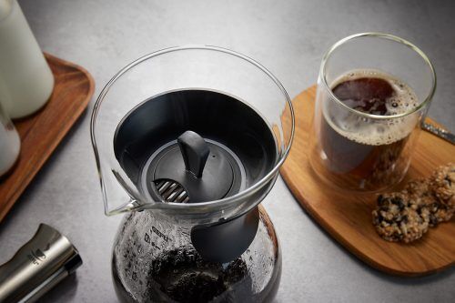 <br /><hr><br /><p>BUTIO е иновативното решение, което трябва да имат всички фенове на кафето. Просто напълнете любимото си кафе във филтъра, залейте го с вряла вода, оставете го да премине през филтъра. Готово!</p>