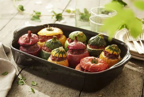 <p><span style="color: #000000;"><strong>EMILE HENRY Керамична провоъгълна тава за печене "RECTANGULAR OVEN DISH"</strong></span><br /><span style="color: #000000;">• <strong>Ръчно изработена от 100% естествени материали<br />• Устойчива на температури: </strong>- 20º С до + 270º С<strong><br />• Равномерно разпределение на топлината<br />• Задържа топлината на ястието по-дълго от обикновените съдове<br />• Висока устойчивост на надраскване <br /></strong>• </span><strong><span style="color: #000000;">Материал:</span>  <span style="color: #ff0000;">HR® Ceramic (High Resistance) <span style="color: #000000;">/</span></span></strong><span style="color: #ff0000;"><span style="color: #000000;"> Високо устойчива керамика</span></span><strong><span style="color: #ff0000;"><span style="color: #000000;"> / </span><br /><span style="color: #000000;">• Без съдържание на олово, кадмий и никел</span><br /><span style="color: #000000;">• Външен размер вкл.дръжките: </span></span></strong><span style="color: #ff0000;"><span style="color: #000000;">36,5 х 23,5 х 7,5 см</span></span><span style="color: #ff0000;"><br /><strong><span style="color: #000000;">• Вътрешен размер: </span></strong><span style="color: #000000;">30 х 22 х 6 см<br /></span></span><span style="color: #ff0000;"><span style="color: #000000;">• <strong>Вместимост:</strong> 2,7 литра</span><br /><span style="color: #000000;"><strong>• Тегло: </strong>1,8 кг</span><br /><span style="color: #000000;">• <strong>Цвят: </strong>жълг</span><br /><span style="color: #000000;">• <strong>Подходяща за: </strong>фурна / микровълнова фурна / фризер / съдомиялна машина</span><br /><strong><span style="color: #000000;">Производител: EMILE HENRY / Франция</span></strong></span></p><br />Марка: Emile Henry <br />Модел: EH 9652-90<br />Доставка: 2-4 работни дни<br />Гаранция: 2 години