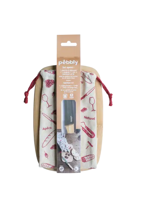 <p><strong>PEBBLY Комплект за колбаси - дъска, нож и торбичка за съхранение</strong><br /><strong>• Материали:</strong><span> бамбук, стомана, лен</span><br /><strong>• Комплектът съдържа:<br /></strong><span> - Нож за колбаси - 21 см.</span><br /><span> - Дъска за рязане - 23 х 15 х 2 см.<br /></span><strong><strong><strong> - </strong></strong></strong>Ленена торба - 28 х 12 см.<strong><strong><strong><br />• Ножът и дъската не са подходящи за съдомиялна машина</strong></strong><br /></strong><strong>Производител: PEBBLY / Франция</strong></p><br />Марка: PEBBLY <br />Модел: PEBBLY NBA200<br />Доставка: 2-4 работни дни<br />Гаранция: 2 години