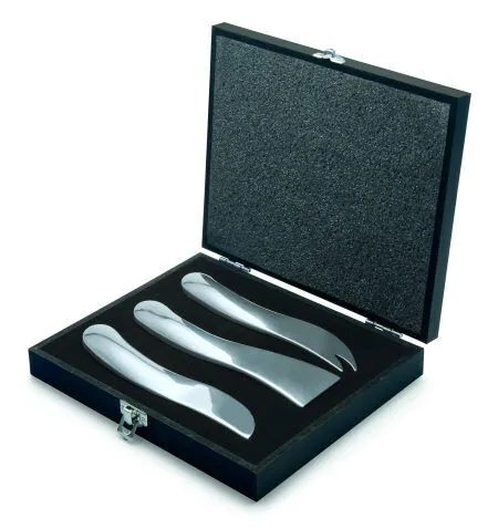 <p><span style="font-size: large;">Комплект  за сирена WAVE</span>
<p><strong>Материал:</strong> Полирана неръждаема стомана, дървена кутия
<p><strong>Размер: 18 см (L)</strong>
<p><span style="font-size: small;"><strong><em>Design: Lankee Mok</em></strong></span><br />Марка: PHILIPPI <br />Модел: PH 189001<br />Доставка: 2-4 работни дни<br />Гаранция: 2 години