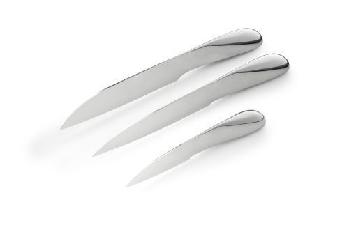 <p><span style="font-size: small;"><strong>PHILIPPI Комплект кухненски ножове “SPACE“; <br /></strong></span>• <strong>В комплекта:</strong> 3 бр ножове<br />- малък нож - размер 21,5 см  /острие 9 см/<br />- среден нож - размер 31,5 см /острие 18 см/<br />- голям нож - размер 33,5 см / острие 18,5 см/<br />•<strong> Материал: </strong>полирана неръждаема стомана<br />• <strong>Размер на кутиятя</strong>: 14 х 36 х 4,5 см ( ШхДхВ)<br /><strong>• Производител: PHILIPPI / Германия<br /><em>Design: Steven Xu</em></strong></p><br />Марка: PHILIPPI <br />Модел: PH 216006<br />Доставка: 2-4 работни дни<br />Гаранция: 2 години
