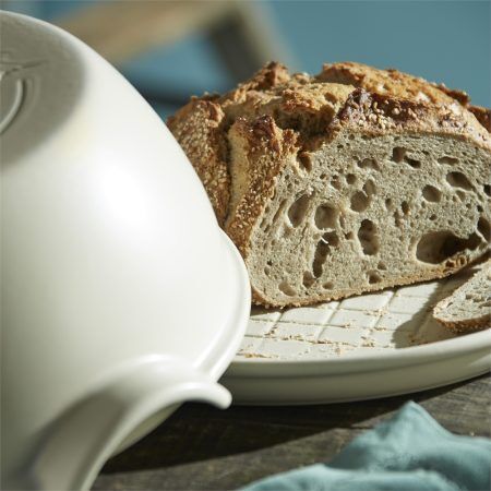 <p><strong>EMILE HENRY Керамична кръгла форма за печене на хляб "ROUND BREAD BAKER"</strong><br />• <strong>Ръчно изработена от 100% естествени материали<br />• Устойчива на температури: </strong>- 20º С до + 270º С<strong><br />• Равномерно разпределение на топлината<br />• Задържа топлината на ястието по-дълго от обикновените съдове<br />• Висока устойчивост на надраскване <br /></strong>• <strong>Материал:  <span style="color: #ff0000;">HR® Ceramic (High Resistance) <span style="color: #000000;">/ Високо устойчива керамика / </span><br /><span style="color: #000000;">• Без съдържание на олово, кадмий и никел</span><br /><span style="color: #000000;">• Размер: </span></span></strong><span style="color: #ff0000;"><span style="color: #000000;">32,5 х 30 х 14 см</span></span><span style="color: #ff0000;"><br /></span><span style="color: #ff0000;"><span style="color: #000000;"><strong>• Вместимост:</strong> 5,2 литра<strong><br /></strong><strong>• Тегло: </strong>2,87 кг</span><br /><span style="color: #000000;">• <strong>Цвят: </strong>червен<br />•<strong> Размери на опаковката:</strong> 35 х 31 х 17,5 см (ДхШхВ)</span><br /><span style="color: #000000;">• <strong>Подходяща за: </strong>фурна / микровълнова фурна / фризер / съдомиялна машина</span><br /><strong><span style="color: #000000;">Производител: EMILE HENRY / Франция</span></strong></span></p><br />Марка: Emile Henry <br />Модел: EH 5507-34<br />Доставка: 2-4 работни дни<br />Гаранция: 2 години