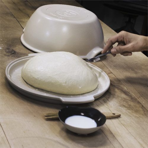 <p><strong>EMILE HENRY Керамична кръгла форма за печене на хляб "ROUND BREAD BAKER"</strong><br />• <strong>Ръчно изработена от 100% естествени материали<br />• Устойчива на температури: </strong>- 20º С до + 270º С<strong><br />• Равномерно разпределение на топлината<br />• Задържа топлината на ястието по-дълго от обикновените съдове<br />• Висока устойчивост на надраскване <br /></strong>• <strong>Материал:  <span style="color: #ff0000;">HR® Ceramic (High Resistance) <span style="color: #000000;">/ Високо устойчива керамика / </span><br /><span style="color: #000000;">• Без съдържание на олово, кадмий и никел</span><br /><span style="color: #000000;">• Размер: </span></span></strong><span style="color: #ff0000;"><span style="color: #000000;">32,5 х 30 х 14 см</span></span><span style="color: #ff0000;"><br /></span><span style="color: #ff0000;"><span style="color: #000000;"><strong>• Вместимост:</strong> 5,2 литра<strong><br /></strong><strong>• Тегло: </strong>2,87 кг</span><br /><span style="color: #000000;">• <strong>Цвят: </strong>черно<br />•<strong> Размери на опаковката:</strong> 35 х 31 х 17,5 см (ДхШхВ)</span><br /><span style="color: #000000;">• <strong>Подходяща за: </strong>фурна / микровълнова фурна / фризер / съдомиялна машина</span><br /><strong><span style="color: #000000;">Производител: EMILE HENRY / Франция</span></strong></span></p><br />Марка: Emile Henry <br />Модел: EH 5507-79<br />Доставка: 2-4 работни дни<br />Гаранция: 2 години