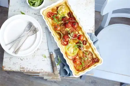 <p><strong>EMILE HENRY Керамична плитка провоъгълна форма за тарт "SLIM RECTANGULAR TART DISH" </strong><br />• <strong>Ръчно изработена от 100% естествени материали<br />• Устойчива на температури: </strong>- 20º С до + 270º С<strong><br />• Равномерно разпределение на топлината<br />• Задържа топлината на ястието по-дълго от обикновените съдове<br />• Висока устойчивост на надраскване <br /></strong>• <strong>Материал:  <span style="color: #ff0000;">HR® Ceramic (High Resistance) <span style="color: #000000;">/ </span></span></strong><span style="color: #ff0000;"><span style="color: #000000;">Високо устойчива керамика</span></span><strong><span style="color: #ff0000;"><span style="color: #000000;"> / </span><br />• <span style="color: #000000;">Без съдържание на олово, кадмий и никел</span><br /><span style="color: #000000;">• Външен размер вкл.дръжките: </span></span></strong><span style="color: #ff0000;"><span style="color: #000000;">36,5 х 15 х 5 см</span></span><span style="color: #ff0000;"><br /><strong><span style="color: #000000;">• Вътрешен размер: </span></strong><span style="color: #000000;">34,5 х 13 х 4</span><span style="color: #000000;"> см<br /></span></span><span style="color: #ff0000;"><span style="color: #000000;">• <strong>Вместимост:</strong> 1,3 литра</span><br /><span style="color: #000000;"><strong>• Тегло: </strong>1,09 кг</span><br /><span style="color: #000000;">• <strong>Цвят: </strong>сиво <strong>-</strong>бежов</span><br /><span style="color: #000000;">• <strong>Подходяща за: </strong>фурна / микровълнова фурна / фризер / съдомиялна машина</span><br /><strong><span style="color: #000000;">Производител: EMILE HENRY / Франция</span></strong></span></p><br />Марка: Emile Henry <br />Модел: EH 6034-95<br />Доставка: 2-4 работни дни<br />Гаранция: 2 години
