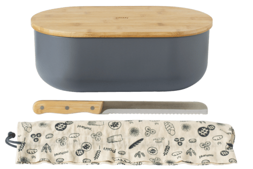 <p><strong>PEBBLY Кутия за хляб с дъска, нож и тобичка за хляб - тъмносива</strong><br /><strong>• Материали:</strong><span> бамбук, стомана, органичен памук</span><br /><strong>• Комплектът съдържа:<br /></strong><span> - Кутия за хляб - 36 х 20 х 13  см.</span><br /><span> - Бамбуков капак/дъска - 34,7 х 19,5 х 2 см.</span><br /><span> - Нож за хляб</span><br /><span> - Торбичка от органичен памук </span><strong><strong><strong><br />• Капакът/дъската и ножът не са подходящи за съдомиялна машина</strong></strong><br /></strong><strong>Производител: PEBBLY / Франция</strong></p><br />Марка: PEBBLY <br />Модел: PEBBLY NBA195<br />Доставка: 2-4 работни дни<br />Гаранция: 2 години