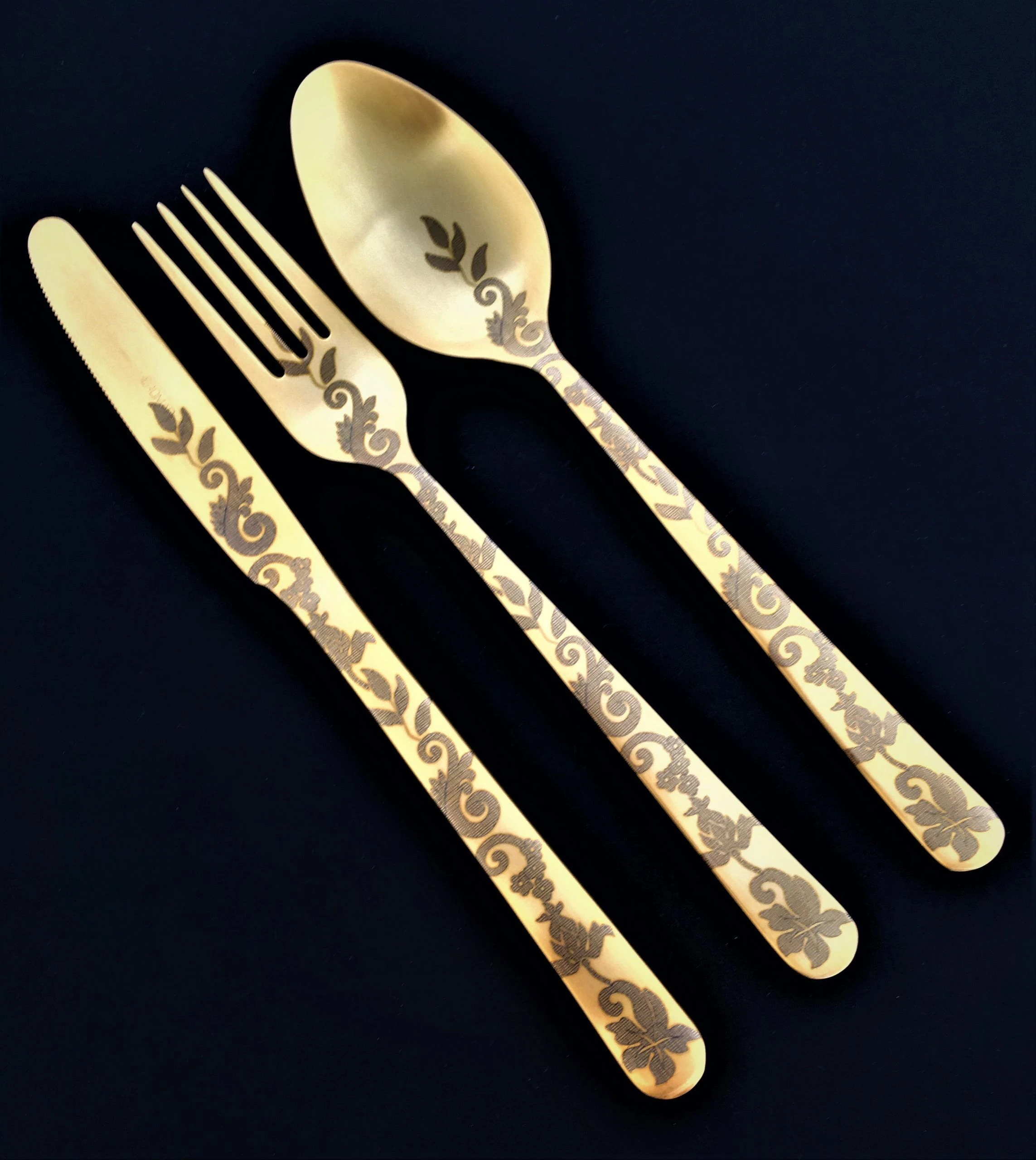 HERDMAR Комплект прибори за хранене “OSLO № 9″ – 36 части – позлатени, гравирани