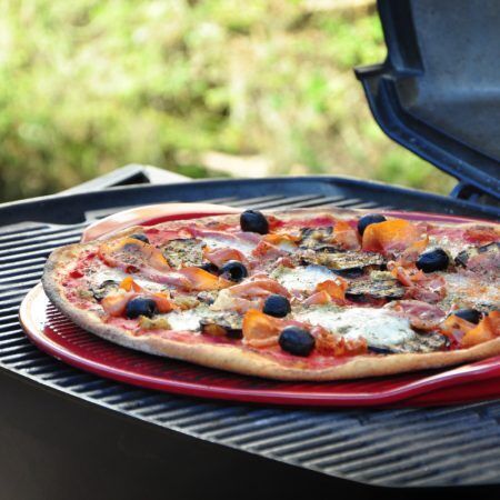 <p><strong>EMILE HENRY Керамична плоча за пица "RIDGED PIZZA STONE" </strong> <br />• <strong>Ръчно изработена от 100% естествени материали<br />• Устойчива на температури: </strong>- 20º С до + 450º С<strong><br />• Равномерно разпределение на топлината<br />• Задържа топлината на ястието по-дълго от обикновените съдове<br />• Висока устойчивост на надраскване <br /></strong>• <strong>Материал: <span style="color: #ff0000;">BBQ Ceramic®</span> </strong><br />• <strong>Размери:</strong> Ø 40 х 3 см (h)<br />•<strong> Тегло: </strong>2,3 кг<br />• <strong>Размери на опаковката:</strong> 39 х 38,5 х 7,2 см (ДхШхВ)<br />• <strong>Тегло с опаковката:</strong> 2,9 кг<br />• <strong>Цвят: </strong>черен <br /><strong>• Подходяща за: </strong>барбекю (газ или дървени въглища)<strong> / </strong>фурна / микровълнова фурна / съдомиялна машина<br /><strong>Производител: EMILE HENRY / Франция</strong></p><br />Марка: Emile Henry <br />Модел: EH 7614-79<br />Доставка: 2-4 работни дни<br />Гаранция: 2 години