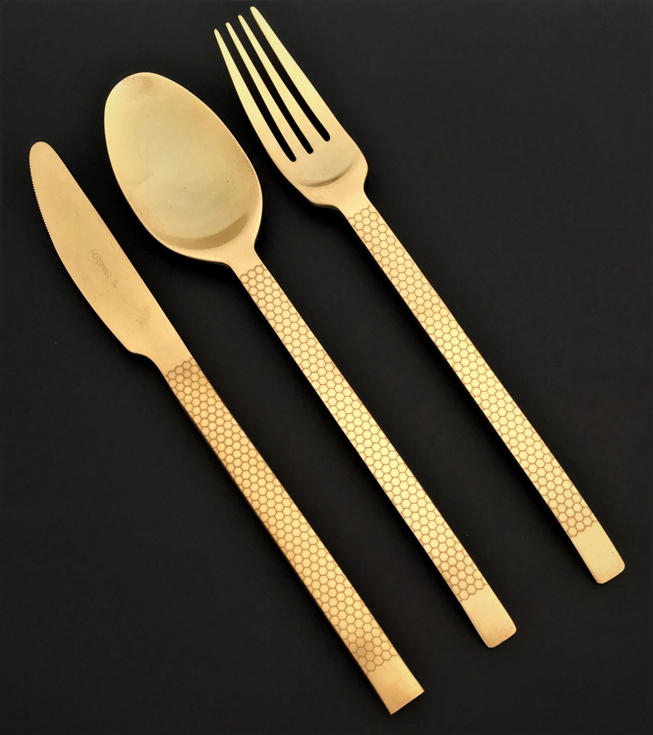 HERDMAR Комплект прибори за хранене “SPIGA №3″ – 36 части – позлатени мат, гравирани