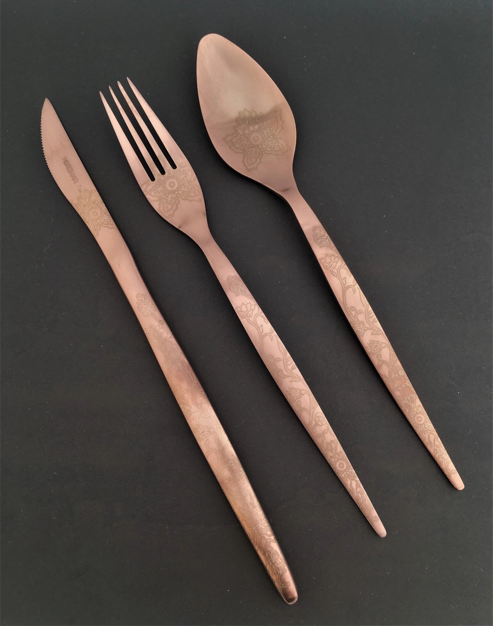 HERDMAR Комплект прибори за хранене “TIFFANY № 1“ – 36 части – шоколад мат,  гравирани