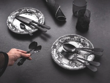 <p><span style="font-size: small;"><strong>HERDMAR Прибори за хранене “OSIER“ за 6 човека от 24 части.</strong></span> <br /> <strong>• Изработени от неръждаема стомана 18/10</strong><br /><strong>• PVD покритие - черен мат</strong><br /><strong> • Подходящи за почистване в съдомиялна машина.</strong> <br /> <span style="text-decoration: underline;"><strong><strong>Комплектът включва:</strong></strong></span><strong> <br /> <strong>• Нож за хранене:</strong> 6 бр. <br /> </strong>- дължина и тегло на 1 бр: 23,5 см, 102 гр<strong><br /> <strong>• Вилица за хранене:</strong> 6 бр.<br /></strong> - дължина и тегло на 1 бр: 20 см, 59 гр<strong><br /><strong>• Лъжица за хранене: </strong>6 бр. <br />  </strong>- дължина и тегло на 1 бр:  20,2 см, 78 гр<strong><br /> <strong>• Лъжичка за чай</strong>: 6 бр. <br />  </strong>- дължина и тегло на 1 бр: 13,1 см, 21 гр<strong><br /><strong>• Комплектът е в черна луксозна кутия с магнитно затваряне</strong><br /><strong>ПРОИЗВОДИТЕЛ: HERDMAR / Португалия</strong></strong></p><br />Марка: HERDMAR <br />Модел: Herdmar 232-3024-0517-200-0001<br />Доставка: 2-4 работни дни<br />Гаранция: 2 години